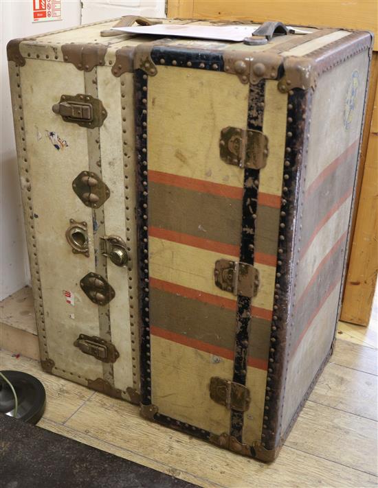 Two steamer trunks W.91cm